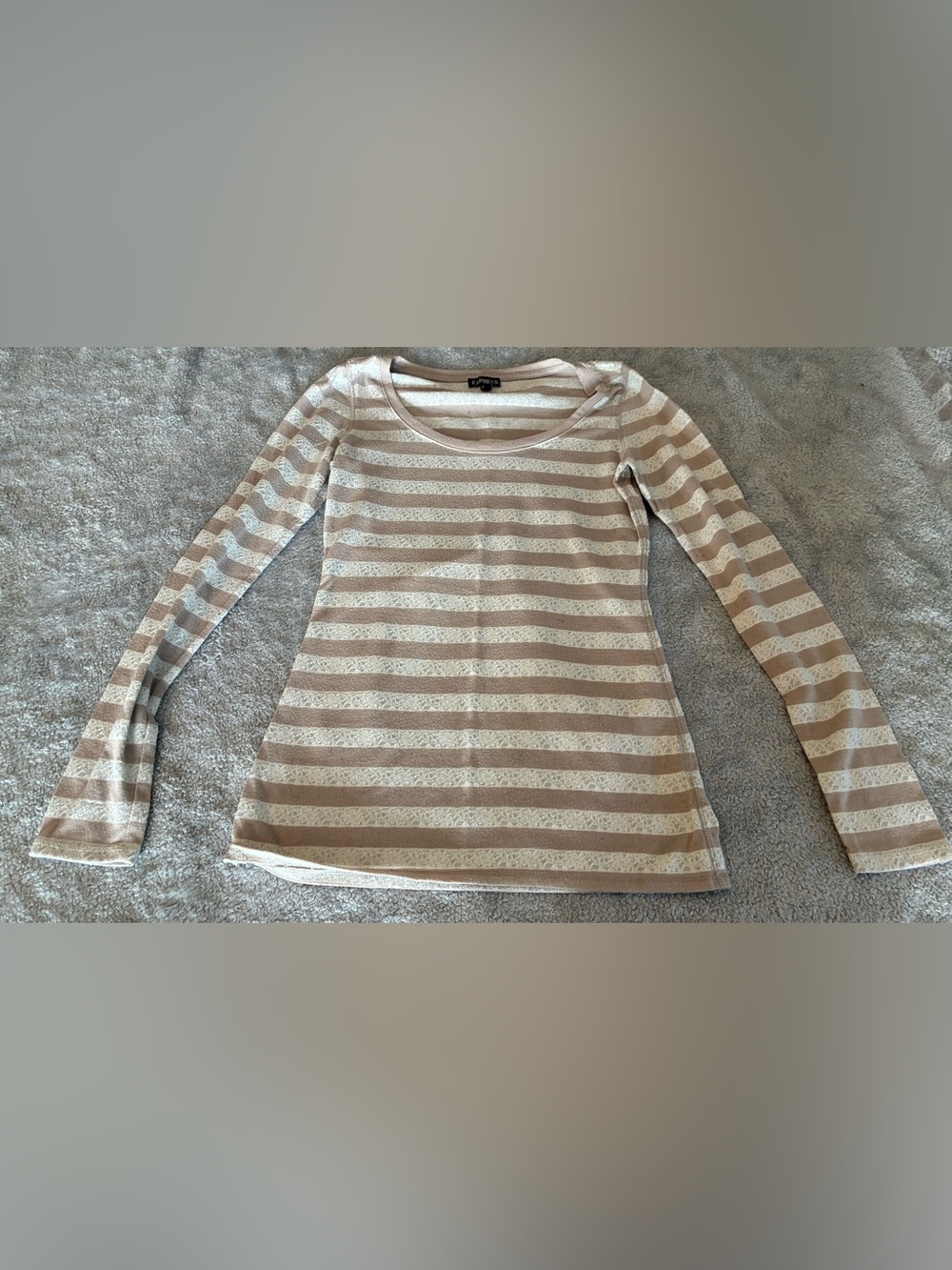 Women’s Express Striped Long-Sleeve Scoop Neck Top in Beige and White Size Small